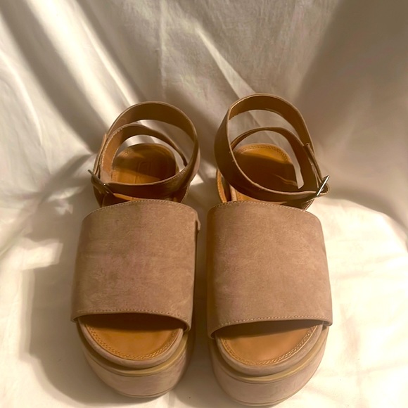 ASOS Shoes - ASOS a platform sandal size 5 but is women size 7